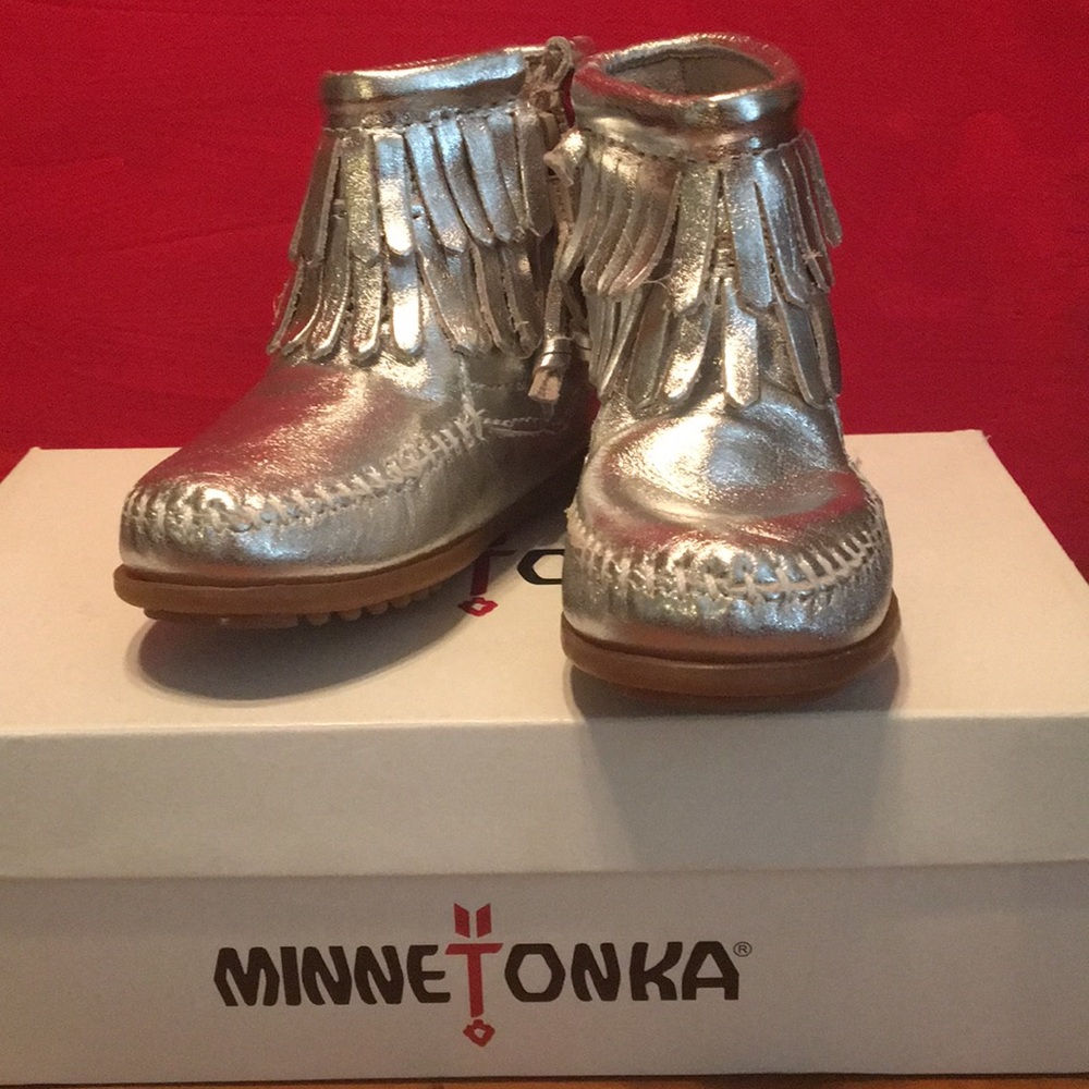 MinneTonka girl silver leather boots